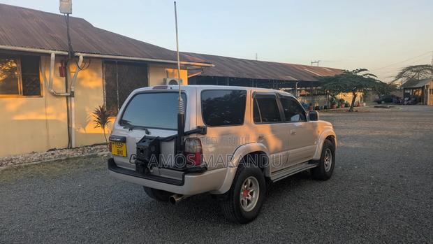 Toyota Hilux Surf 2.7 SSR 2000 Pearl