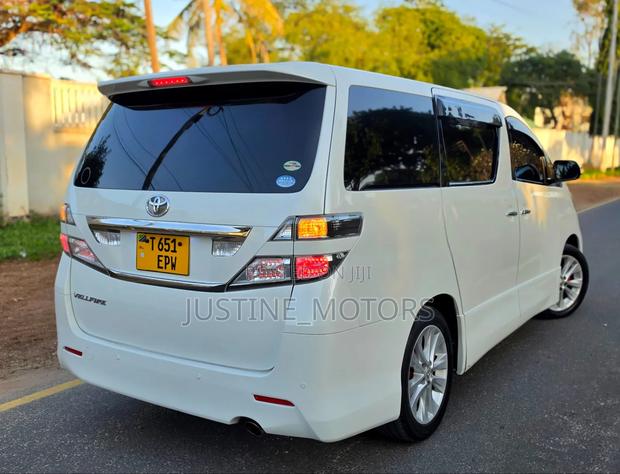 Toyota Alphard 2010 White
