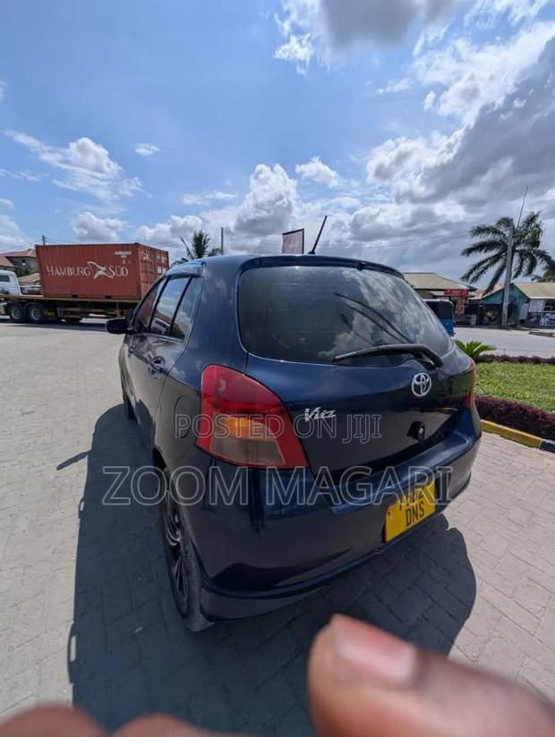 Toyota Vitz 2005 Blue