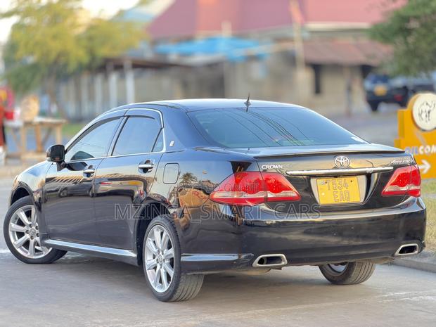 Toyota Crown 2009 Black