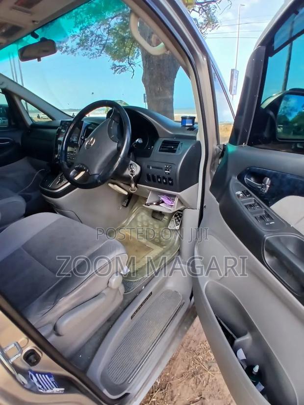 Toyota Alphard 2005 Silver