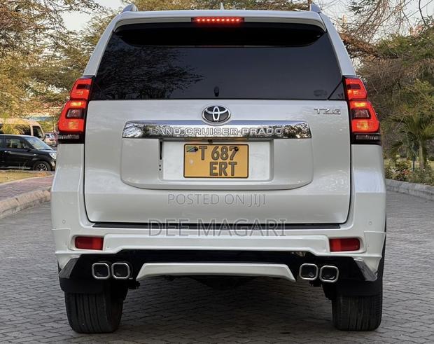 Toyota Land Cruiser Prado 2018 White