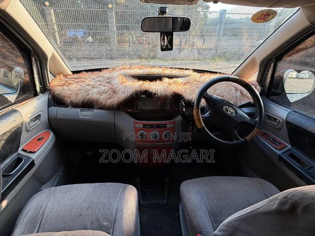 Toyota Noah 2006 Silver