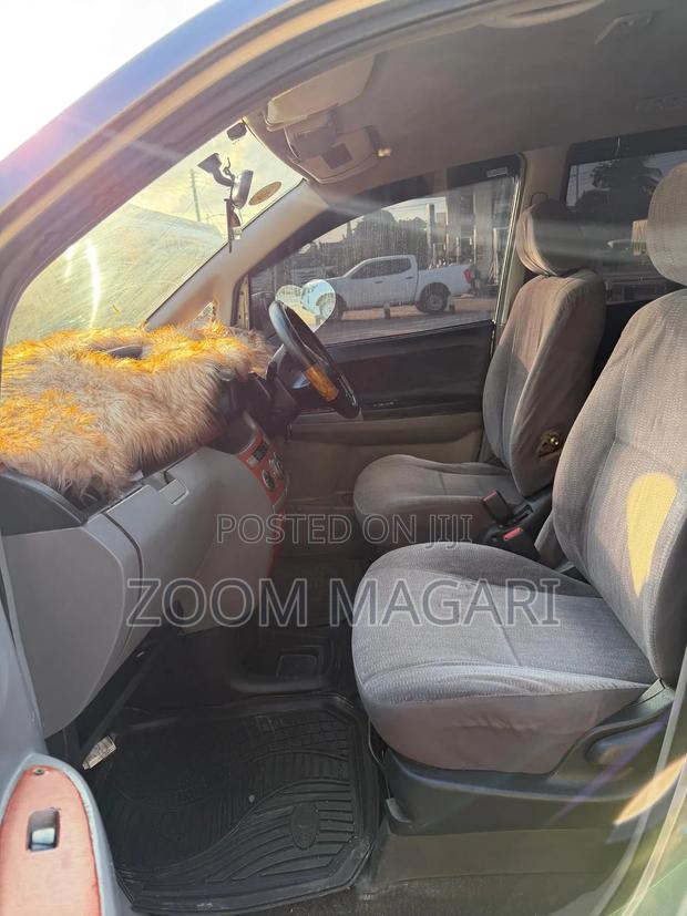 Toyota Noah 2006 Silver