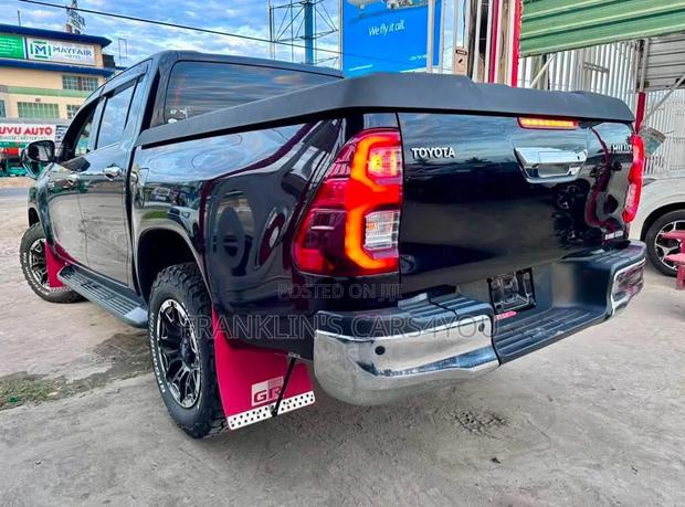 Toyota Hilux 2021 Black