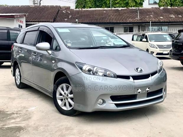 Toyota Wish 2011 Silver