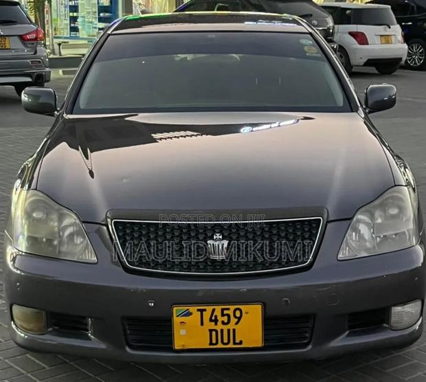 Toyota Crown 2004 Gray