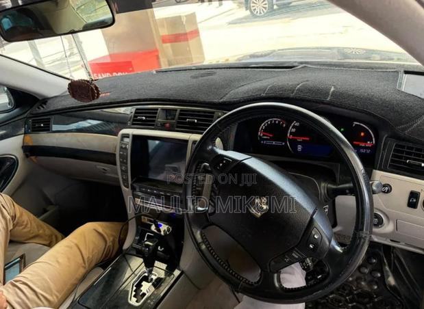 Toyota Crown 2004 Gray