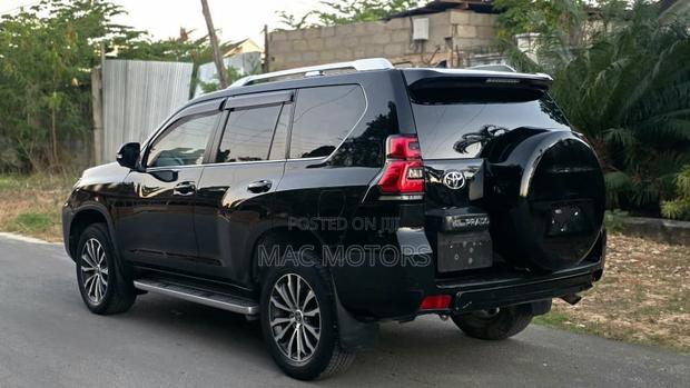 Toyota Land Cruiser Prado 2.8 2020 Black