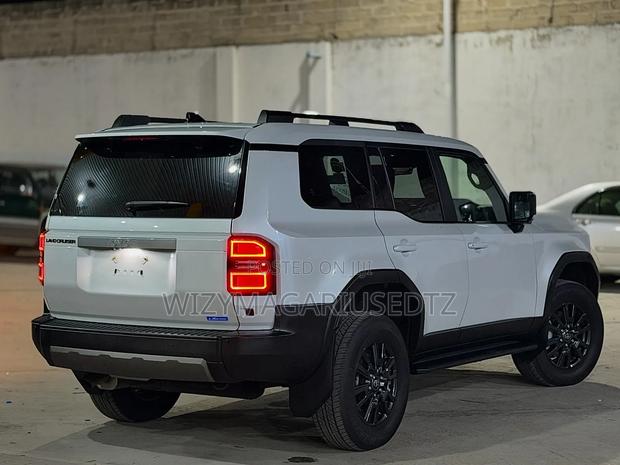 Toyota Land Cruiser Prado 2024 Ivory