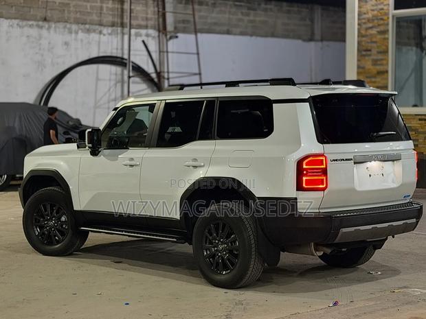 Toyota Land Cruiser Prado 2024 Ivory