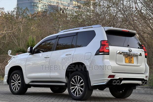 Toyota Land Cruiser Prado 2019 White