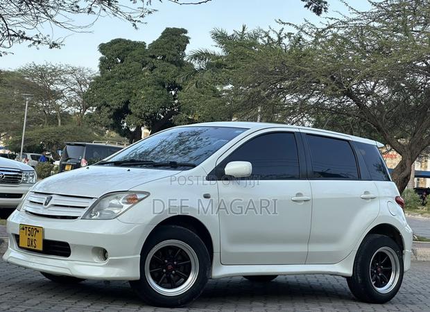Toyota IST 2004 White