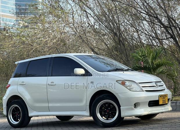 Toyota IST 2004 White