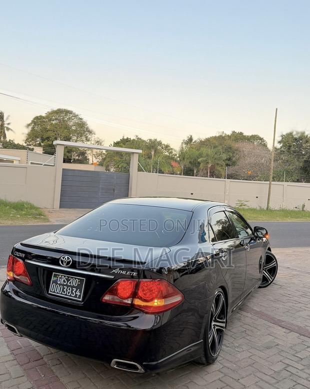Toyota Crown 2009 Black