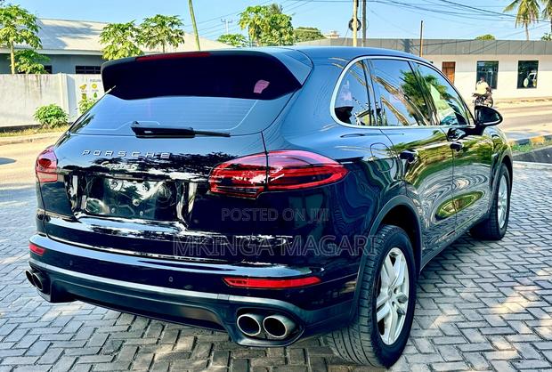Porsche Cayenne 2016 Black