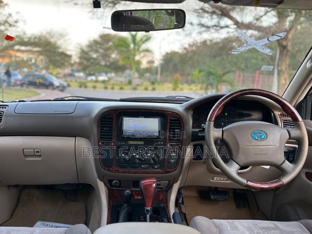 Toyota Land Cruiser 2001 Pearl