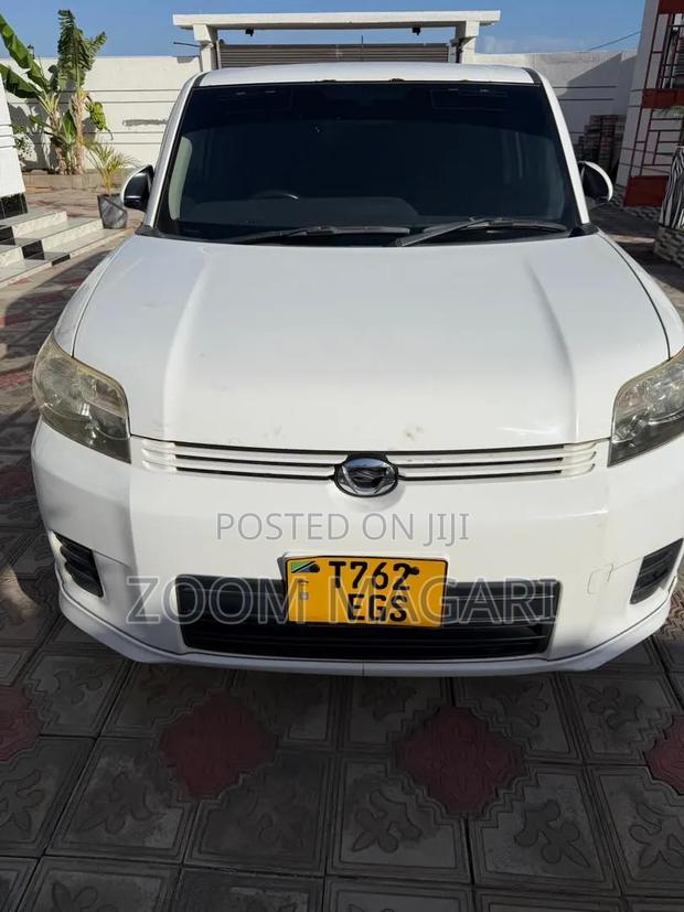Toyota Corolla Rumion 2010 Pearl