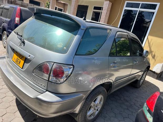 Toyota Harrier 2001 Silver