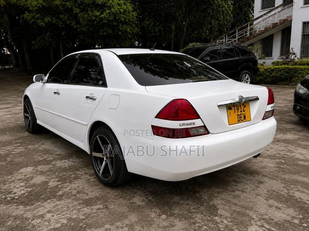 Toyota Mark II 2.0 AWD 2001 White