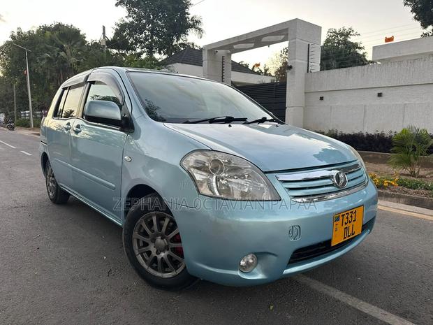Toyota Raum 2006 Blue
