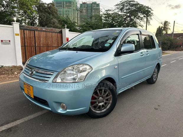 Toyota Raum 2006 Blue