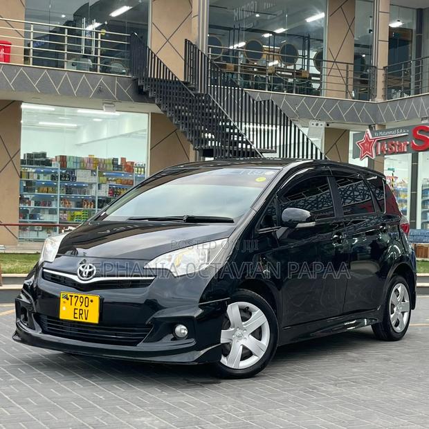 Toyota Ractis 2014 Black