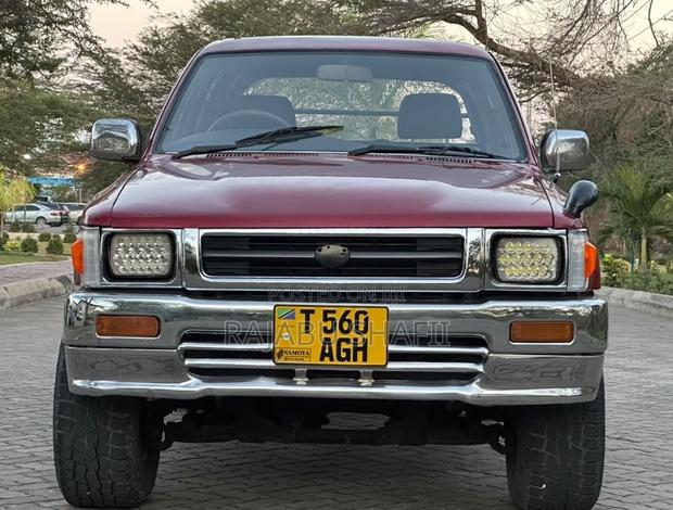 Toyota Hilux 1999 Red