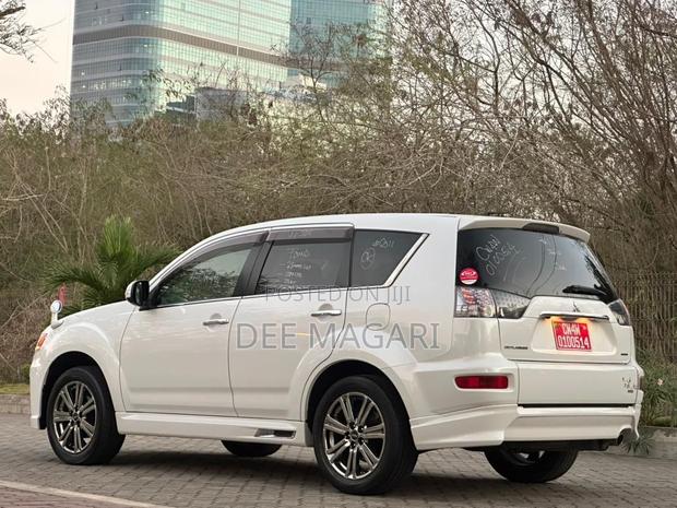 Mitsubishi Outlander 2011 White