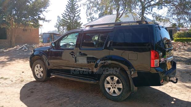 Nissan Pathfinder 2006 Black