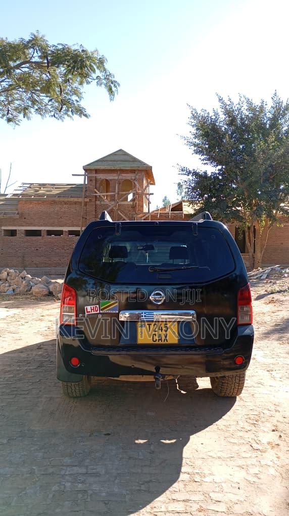 Nissan Pathfinder 2006 Black