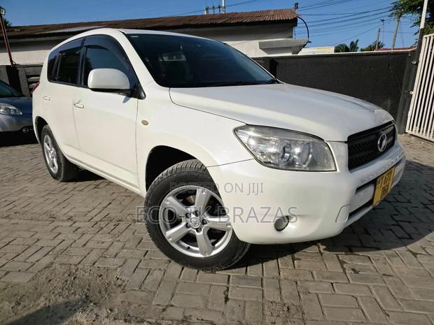 Toyota RAV4 1999 White