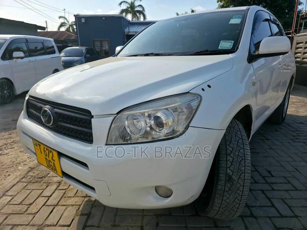 Toyota RAV4 1999 White