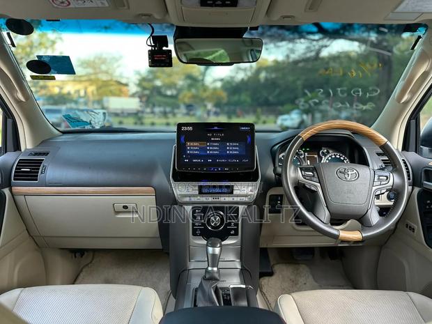 Toyota Land Cruiser Prado 2022 White
