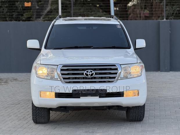 Toyota Land Cruiser 2011 White