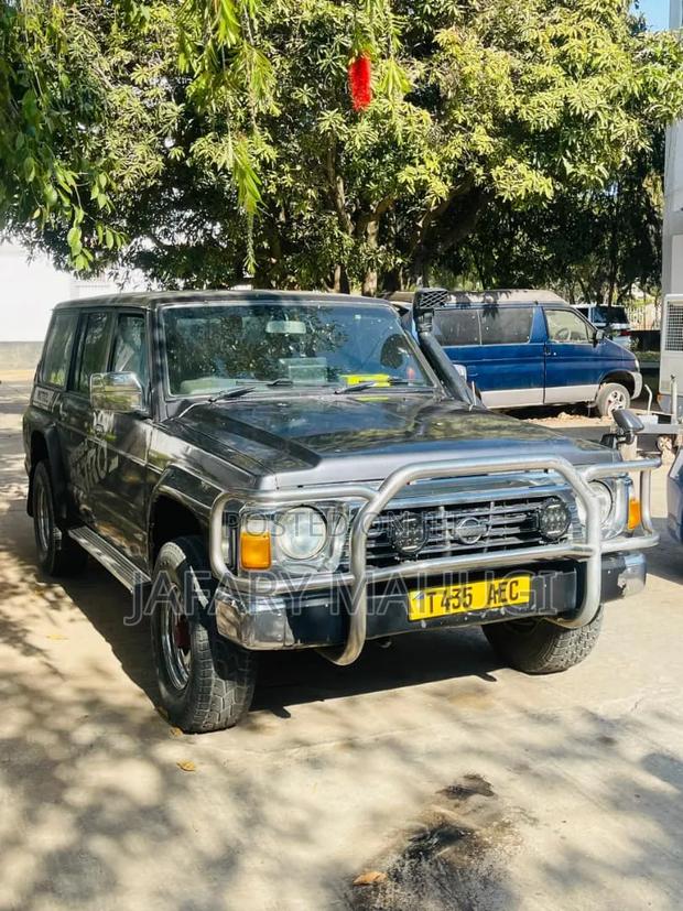 Nissan Patrol 1999 Gray