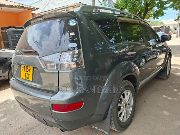 Mitsubishi Outlander 2011 Beige