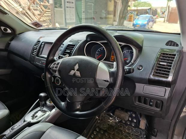 Mitsubishi Outlander 2011 Beige