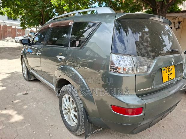 Mitsubishi Outlander 2011 Beige