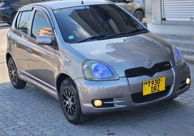Toyota Vitz 2003 Silver
