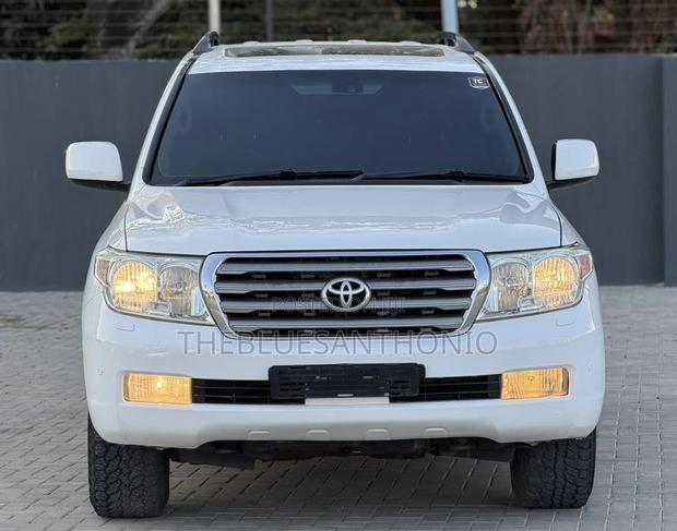 Toyota Land Cruiser 2012 Pearl