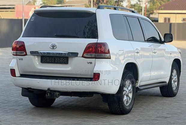 Toyota Land Cruiser 2012 Pearl
