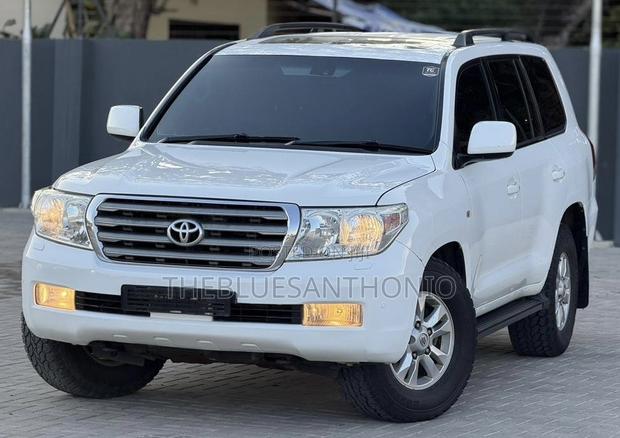 Toyota Land Cruiser 2012 Pearl