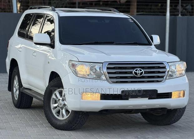 Toyota Land Cruiser 2012 Pearl