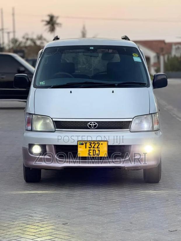 Toyota Noah 2001 Silver