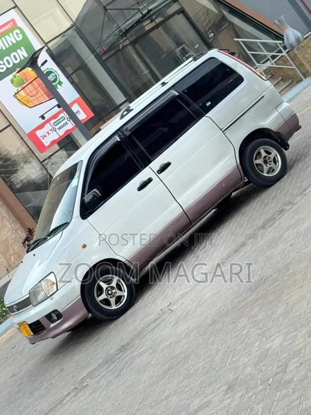 Toyota Noah 2001 Silver