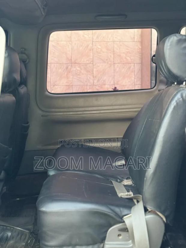 Toyota Noah 2001 Silver