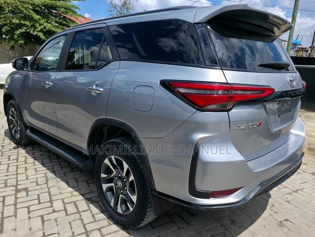 Toyota Fortuner 2023 Silver