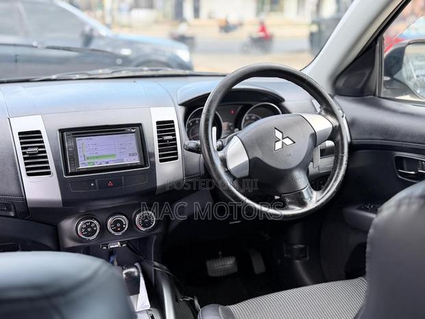 Mitsubishi Outlander 2011 Black
