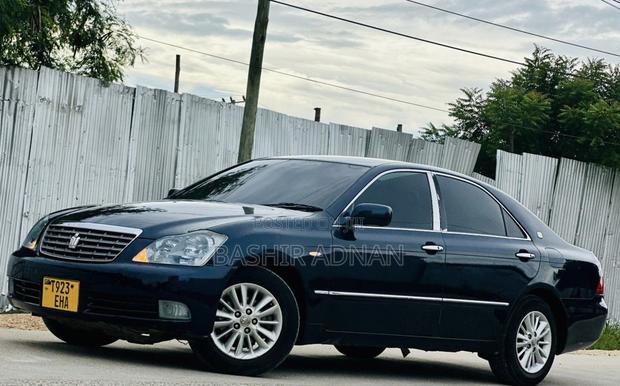 Toyota Crown Royale 2005 Blue